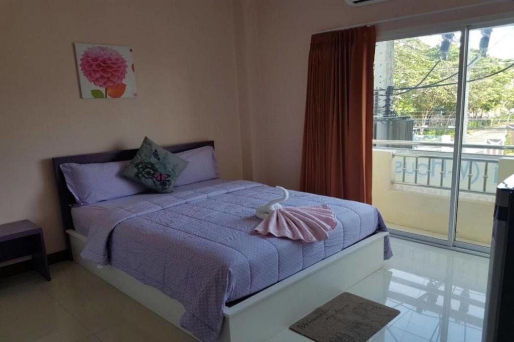 V-House Hotel Trang Bagian luar foto