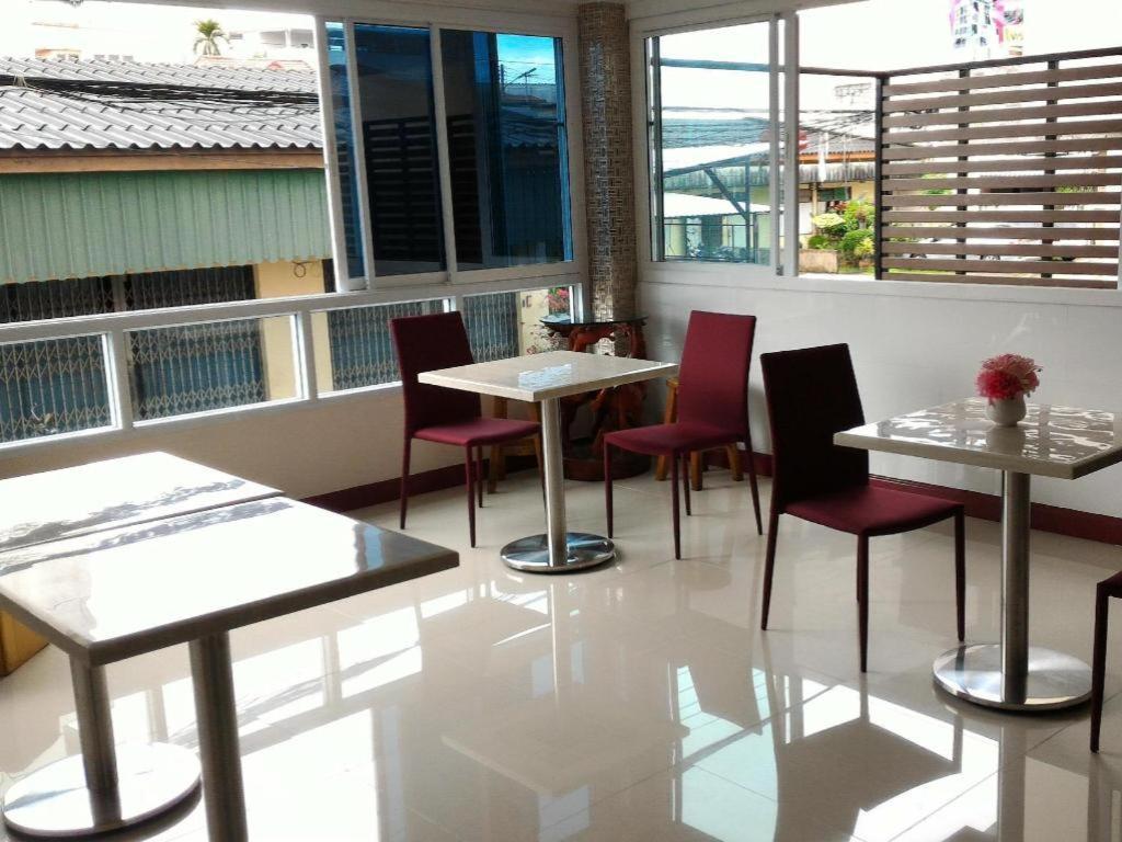 V-House Hotel Trang Bagian luar foto