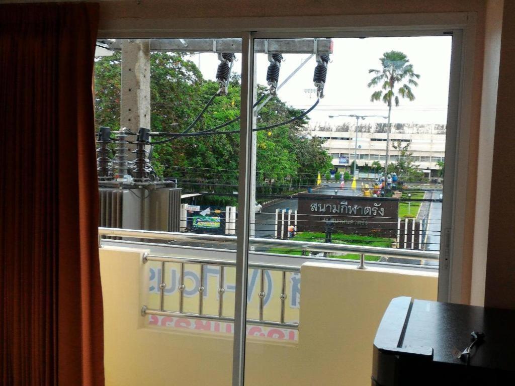 V-House Hotel Trang Bagian luar foto