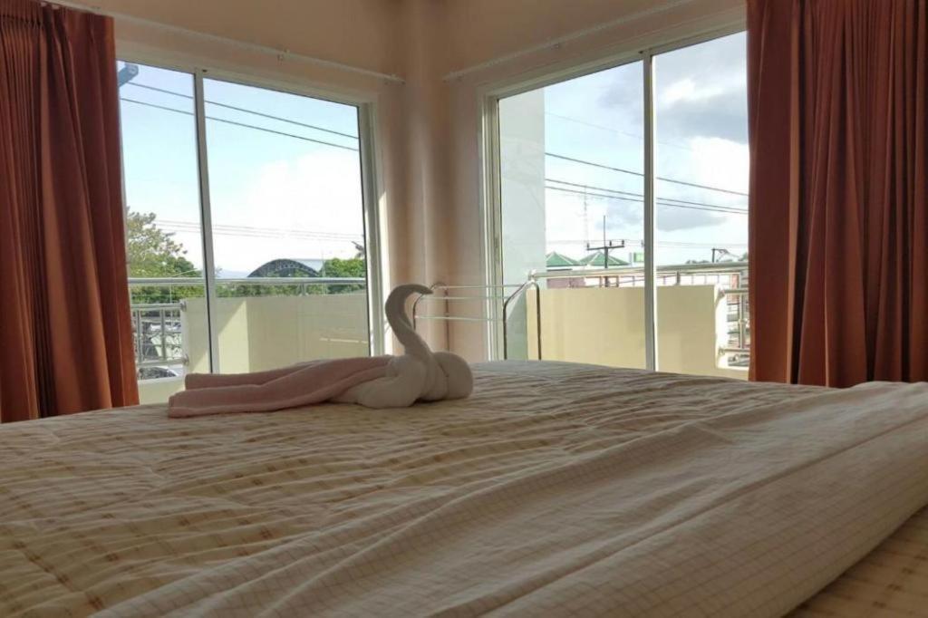 V-House Hotel Trang Bagian luar foto