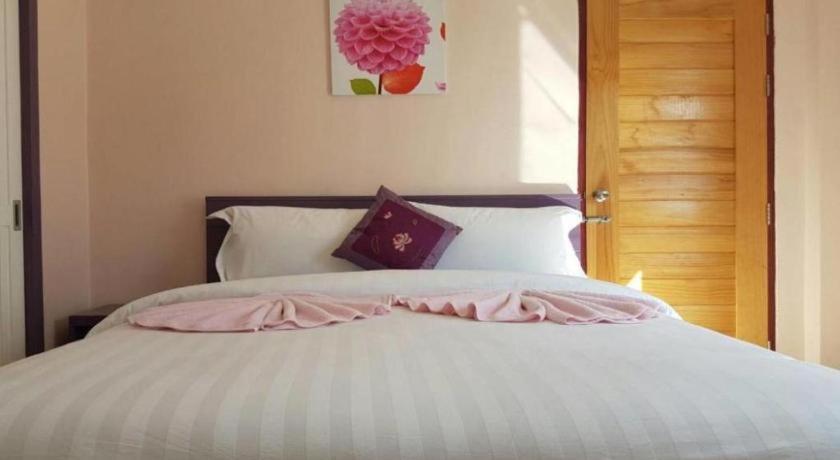 V-House Hotel Trang Bagian luar foto