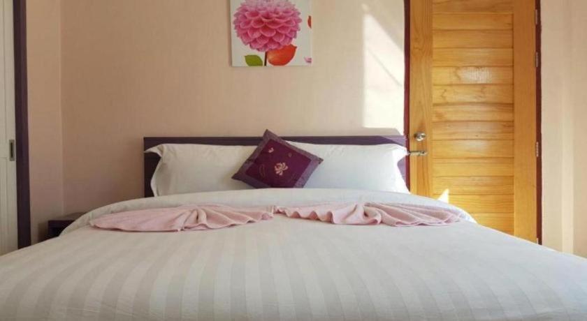 V-House Hotel Trang Bagian luar foto