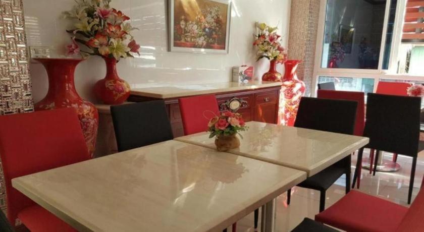 V-House Hotel Trang Bagian luar foto