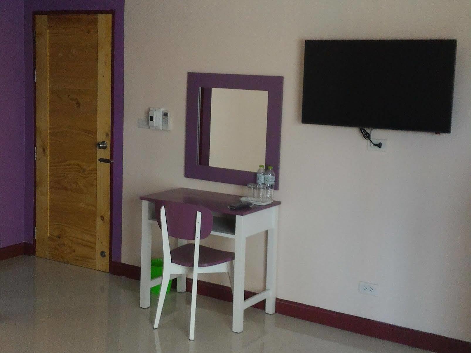 V-House Hotel Trang Bagian luar foto