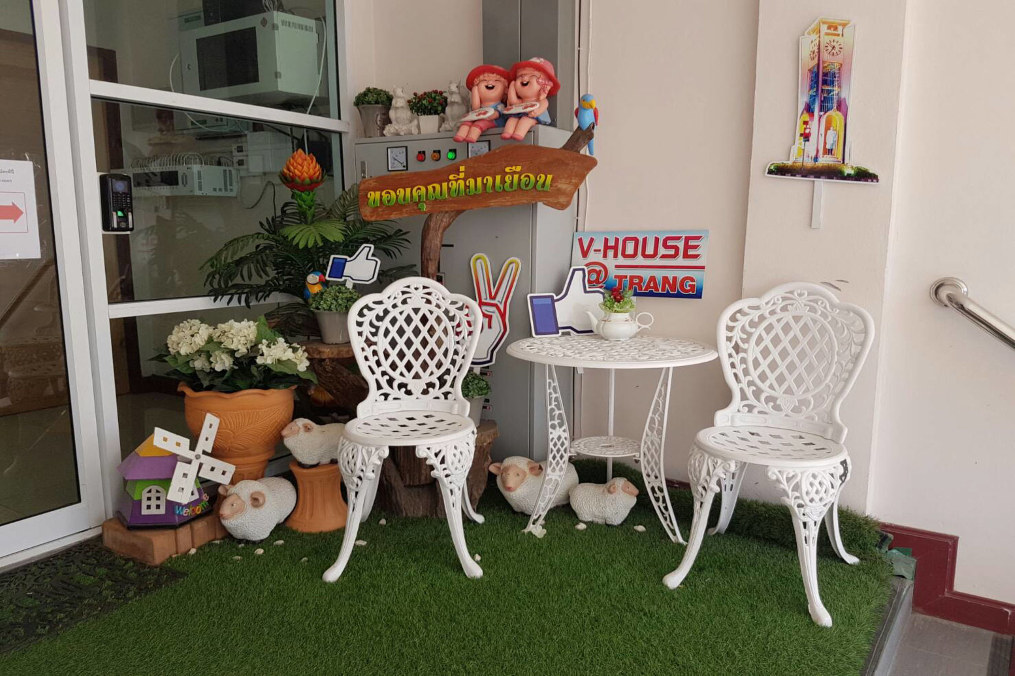 V-House Hotel Trang Bagian luar foto